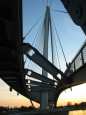die Mimram-Fußgänger-Brücke über den Rhein
